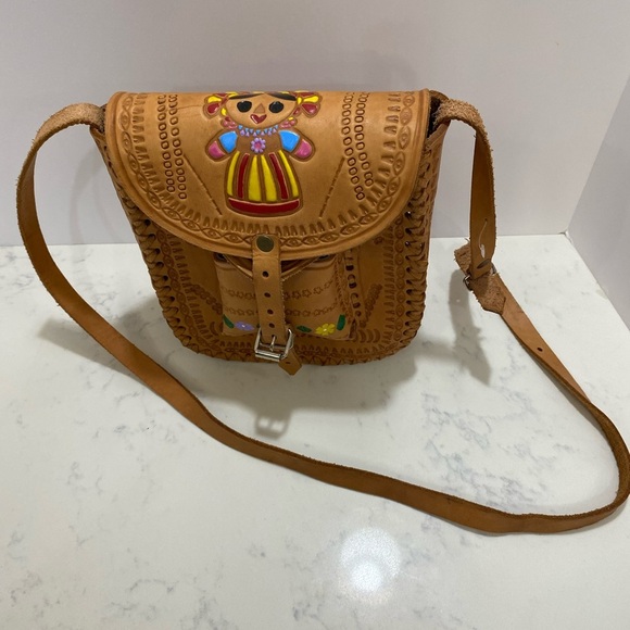 Tan Crossbody Bag with Sleek Design - Picture 2 of 12